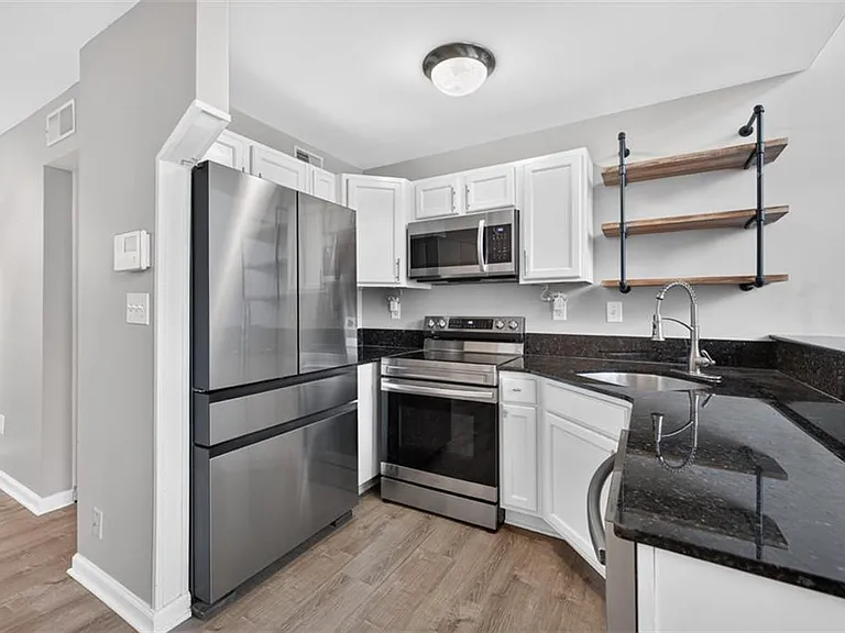 1031 State St NW #209 — Photo 10