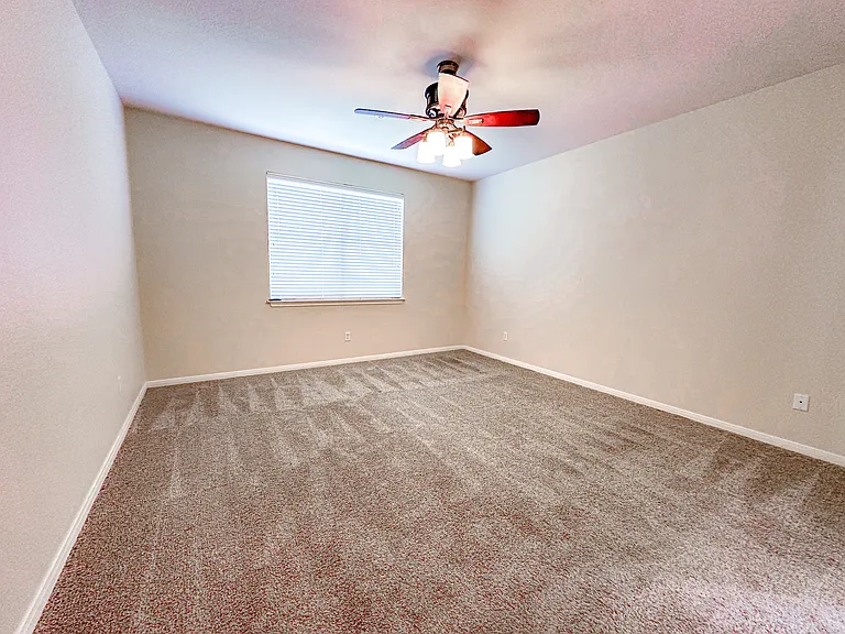 2033 Dove Crossing Dr — Photo 9