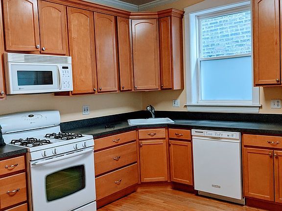 2nd image of 3541 N Oakley Ave #1