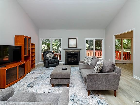 5th image of 2615 Butterwood Dr