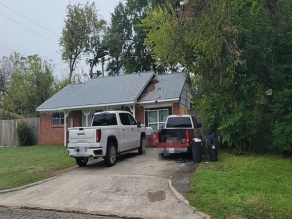 2nd image of 107 Southbrook Cir