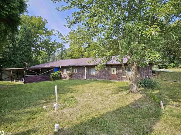 2445 Royal Ln, Oskaloosa, IA 52577