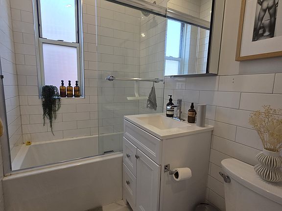 5th image of 233 W 21st St APT 6D