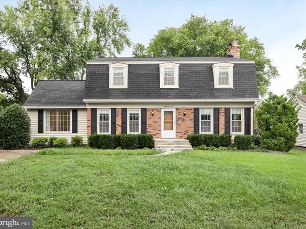 5710 Broadmoor St, Alexandria, VA 22315