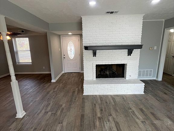 5th image of 208 Elwood St