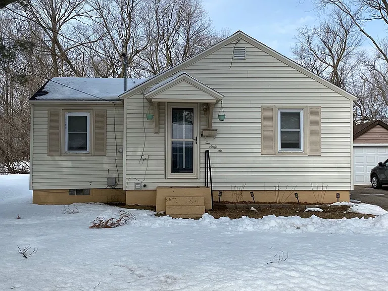 266 Chellis St — Photo 12