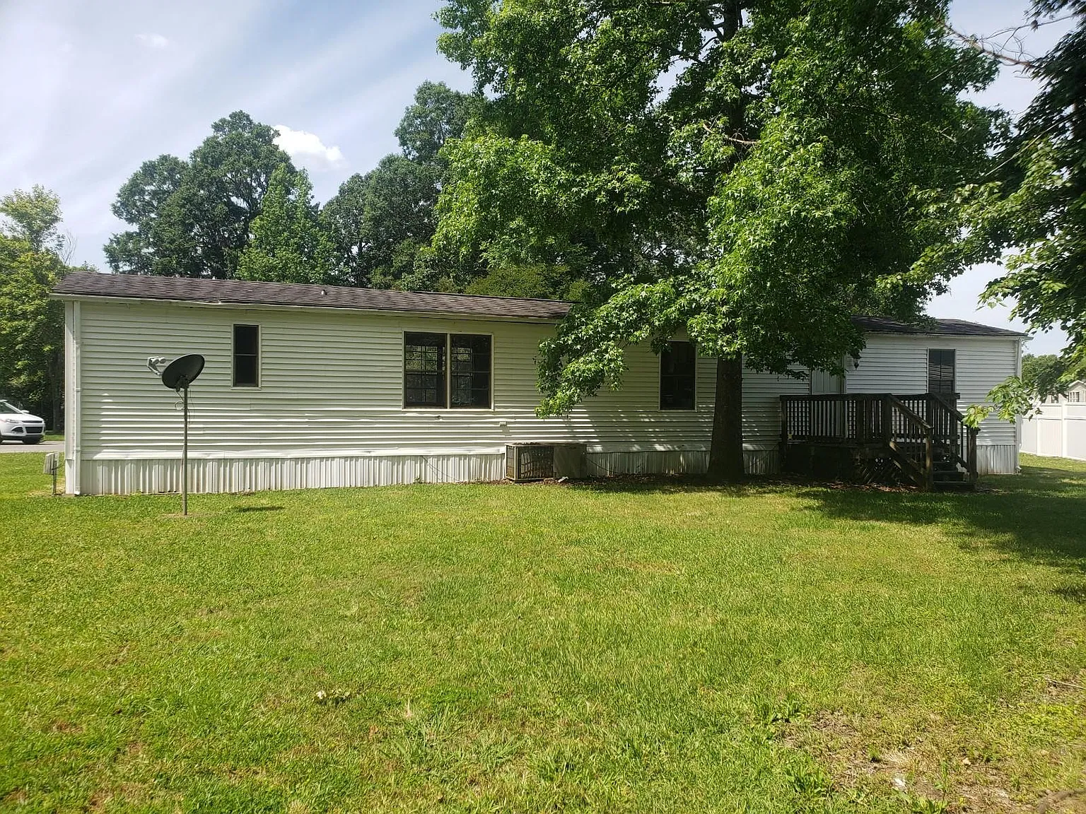 1207 Stoneybrook Drive — Photo 3