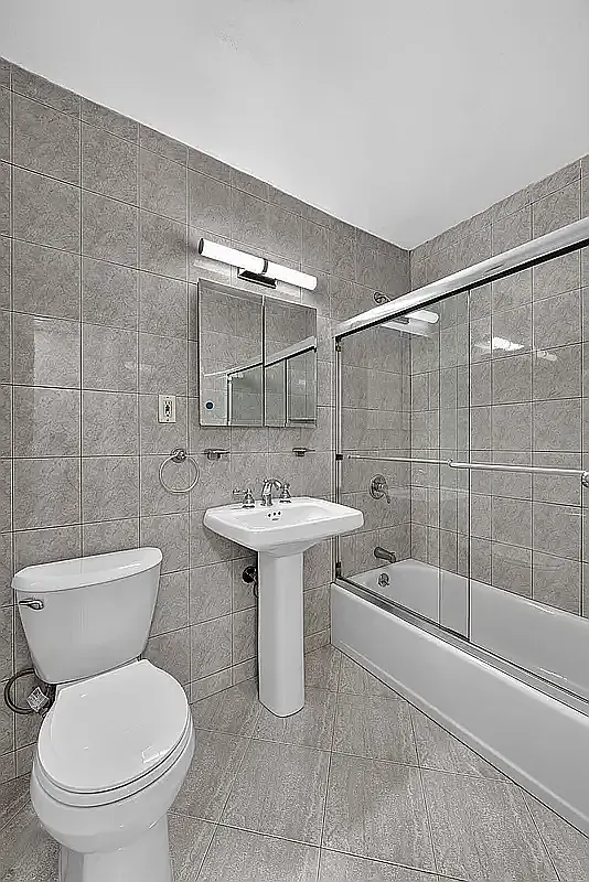 150 East 18th Street — Photo 3