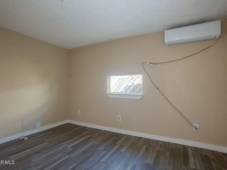 9309 Montgomery Dr — Photo 6