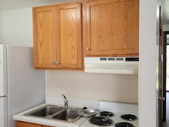 4th image of 42 Village Ct #42