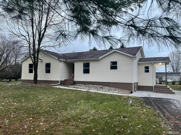 1883 New Rochelle Dr, Lapeer, MI 48446