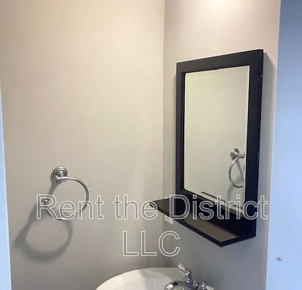 624 Orleans Pl NE — Photo 6