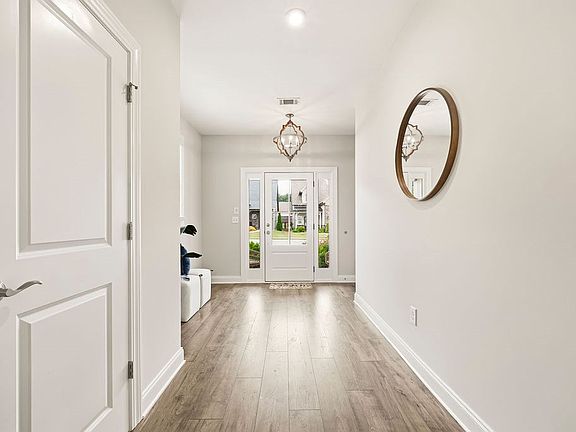 5th image of 167 Mountain Blvd