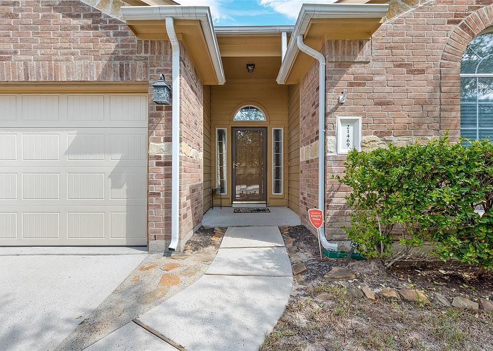 1st image of 21469 Naples Hollow Ln