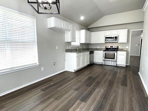 5th image of 349 Banyan Dr