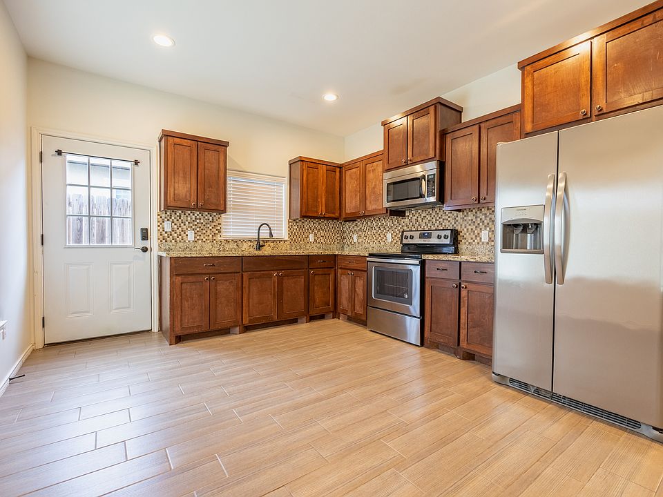 1st image of 420 Carlisle Ave APT 4