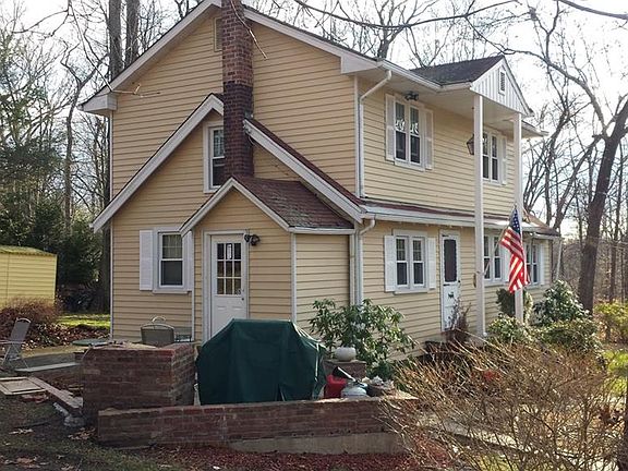 2nd image of 1410 Hayes Dr