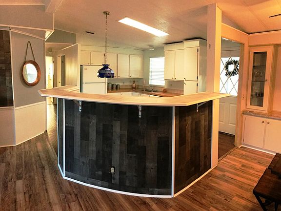 5th image of 300 Blue Beard Dr