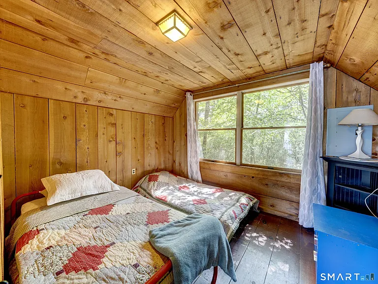 1 Island Chalet — Photo 7