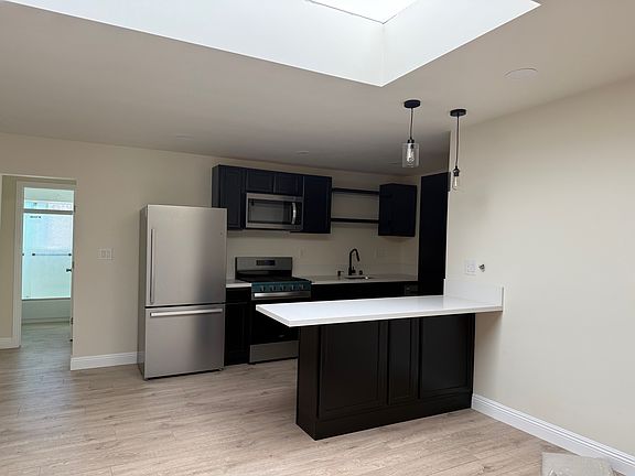 4th image of 2 Hermosa Ave