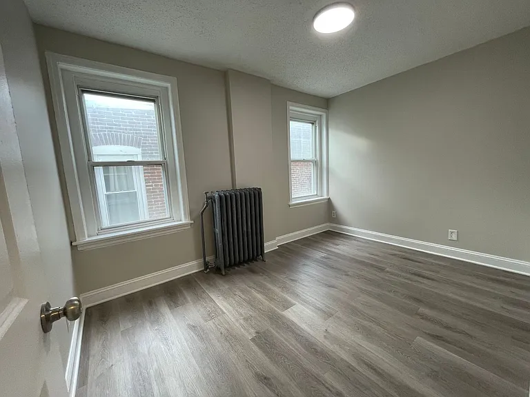 1127 Walnut St — Photo 7
