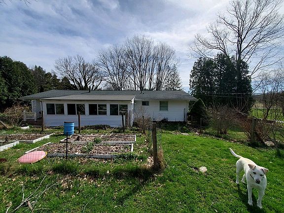 2nd image of 1009 Sandy Lake Rd