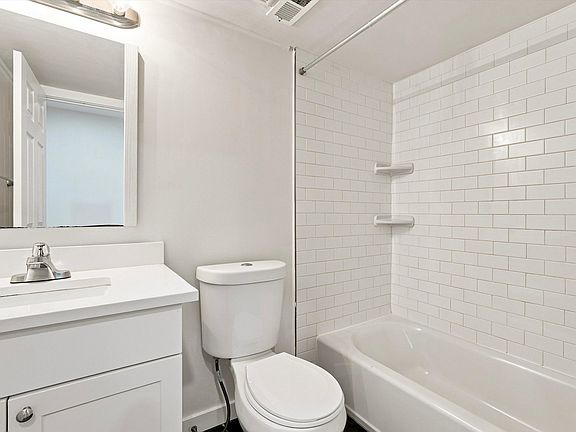 2nd image of 1525 Green St #2FF
