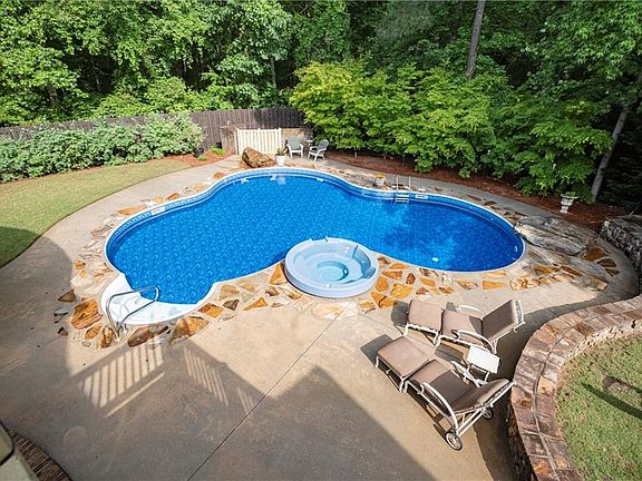 2nd image of 2181 Hunters Green Dr