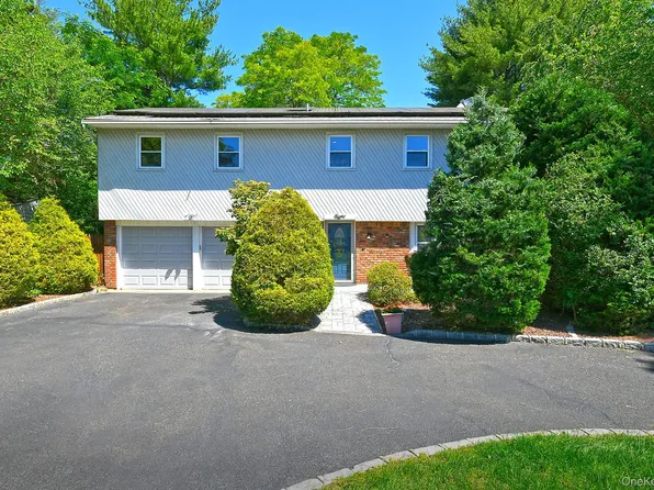 8 Foothill Lane, East Northport, NY 11731
