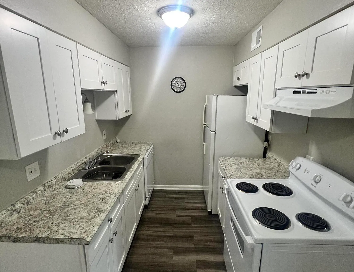 2 bed, 1.0 bath, 925 sqft, $950 — Photo 1
