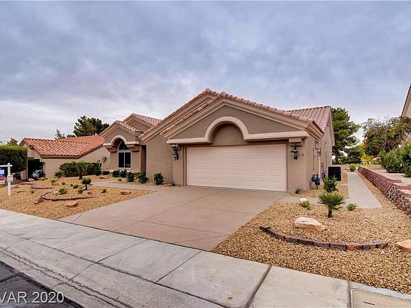 4th image of 2708 Tumble Brook Dr