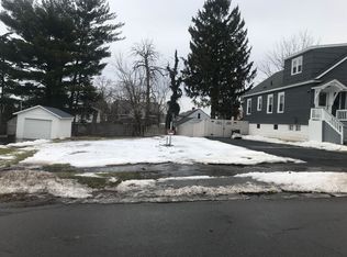 410 Kenwick Dr, Syracuse, NY 13208