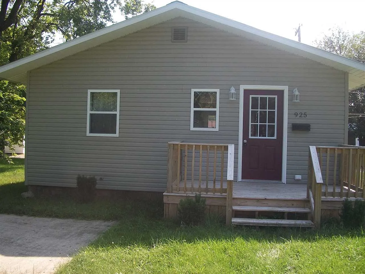 925 Ross St photo 1