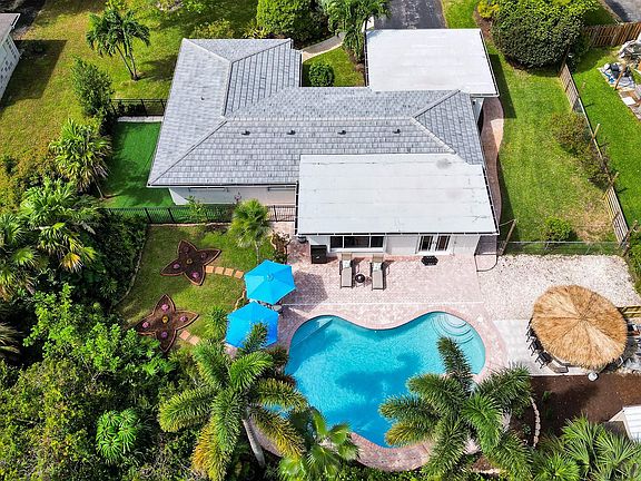 3rd image of 886 Alamanda Court