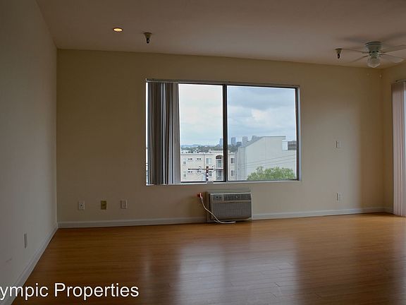2nd image of 3746 Mentone Ave APT 405