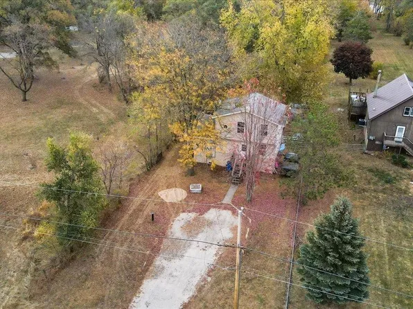 5025 Weiden Rd, Waterloo, IA 50701