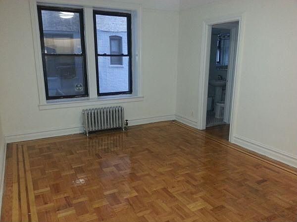 liv room with 2 windows