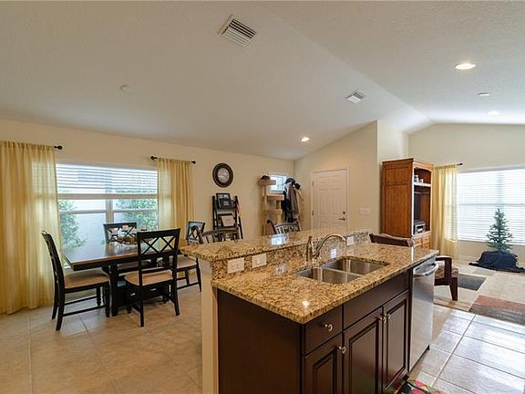 3rd image of 4739 Woodbrook Dr