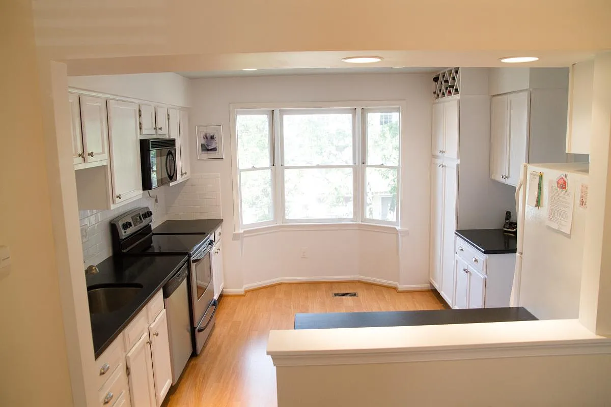 4 bed, 2160 sqft, $5,500 — Photo 2