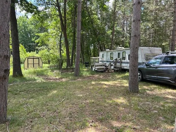 2221-305 Grass Lane Ave, Burton, MI 48529