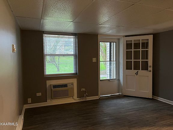5th image of 1015 W Parkway Ave