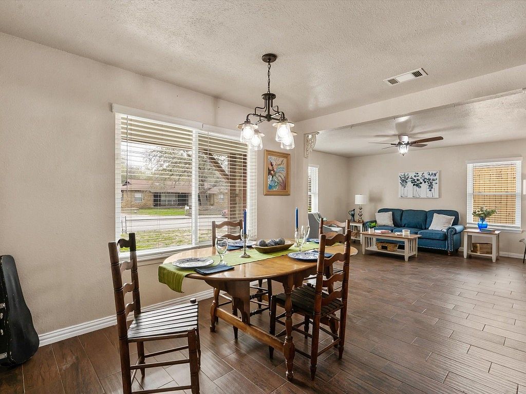 911 N Rusk St, Weatherford, TX 76086 Zillow