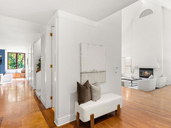 3rd image of 1765 Ivy Rd