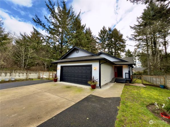 748 Copalis Ave NE, Ocean Shores, WA 98569