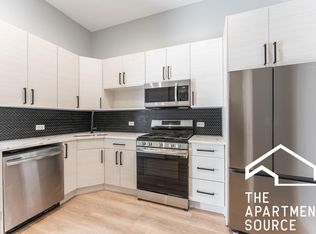 1104 W Taylor St #2N, Chicago, IL 60607