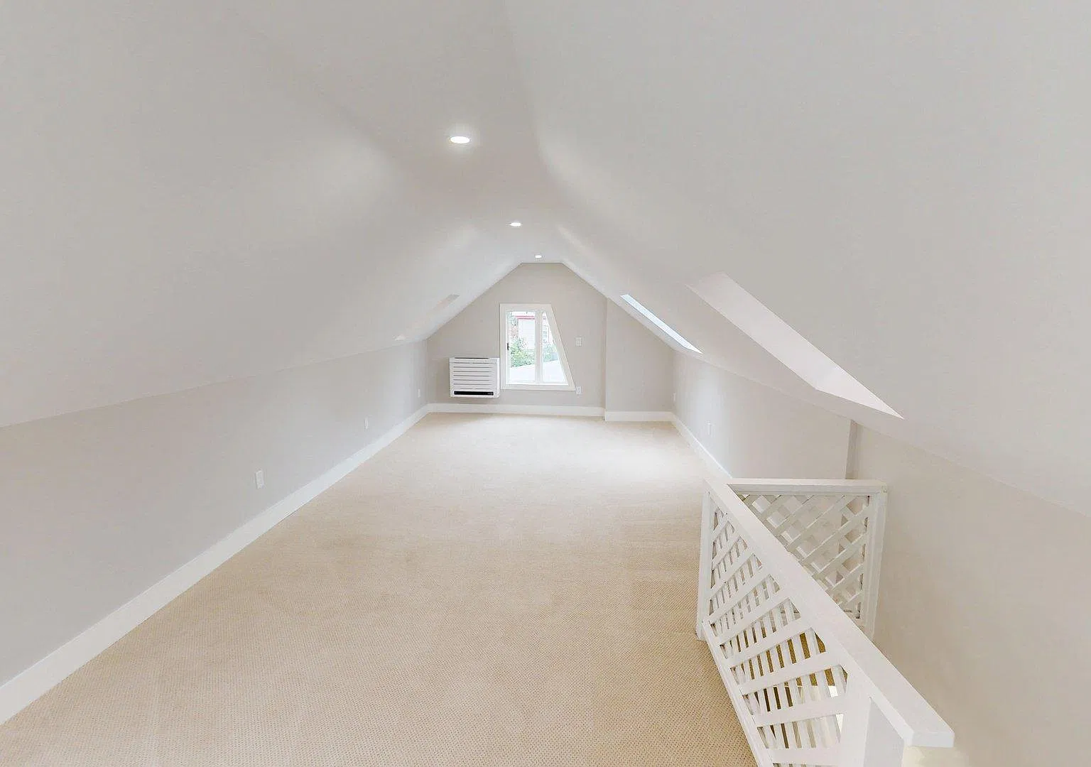 5 bed, 1834 sqft, $5,995 — Photo 4