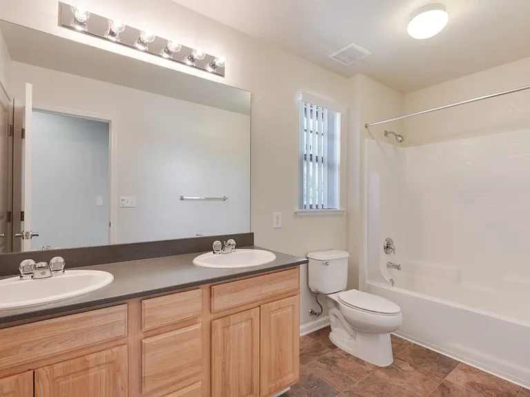 Catalina Heights - Military Housing — Photo 18