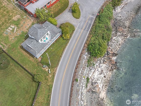 3rd image of 942 Deer Harbor Road