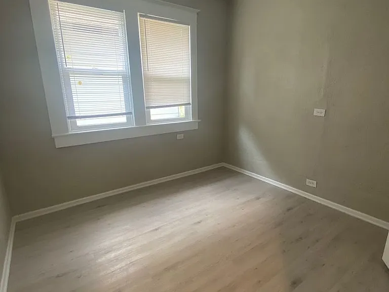 938 N Gray St — Photo 9
