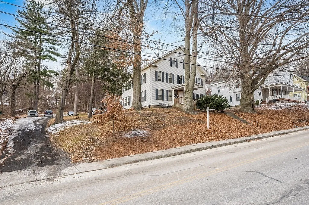 3 bed, $2,100 — Photo 4